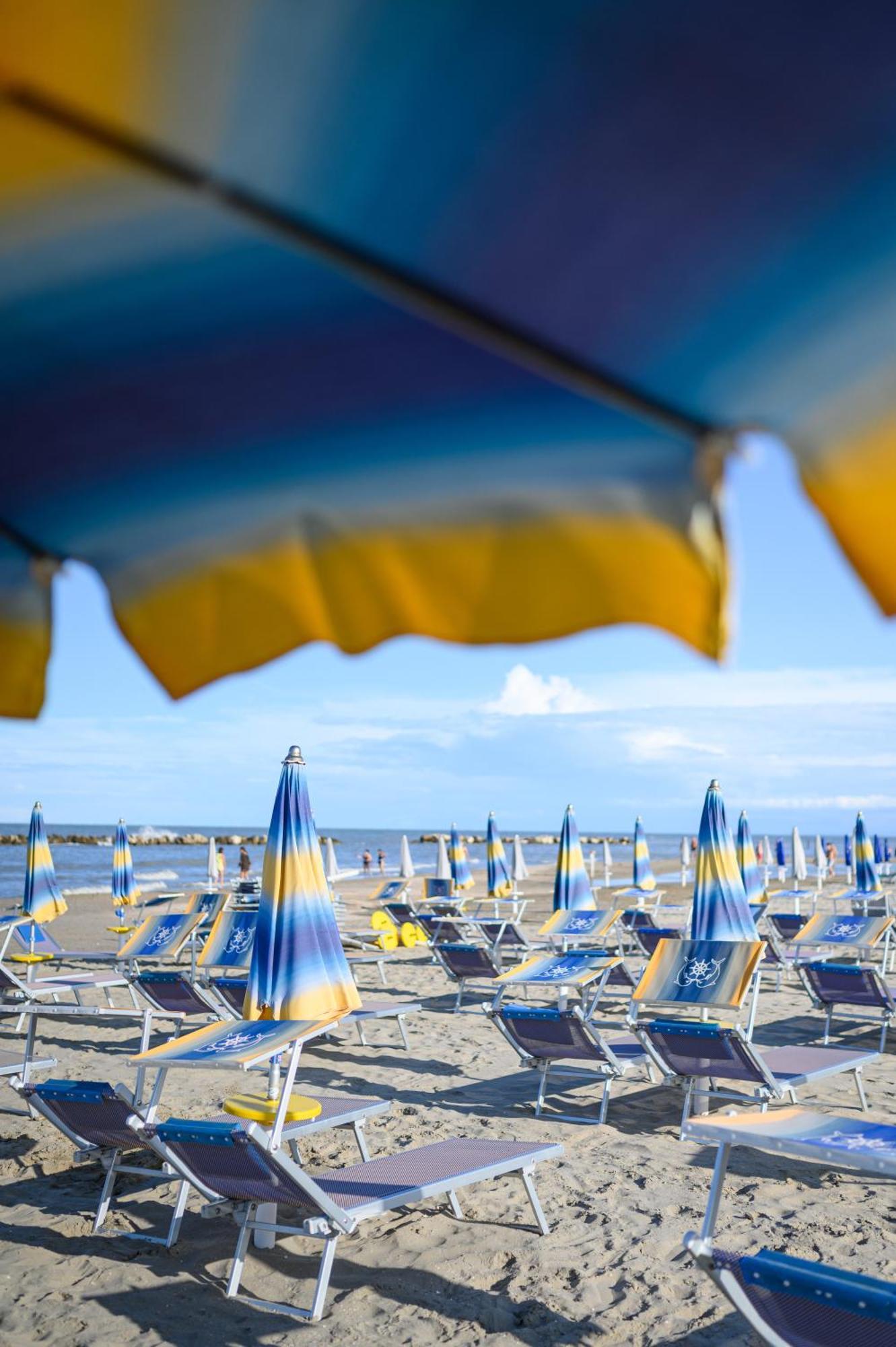 Hotel De Paris Lido Di Savio Exteriör bild
