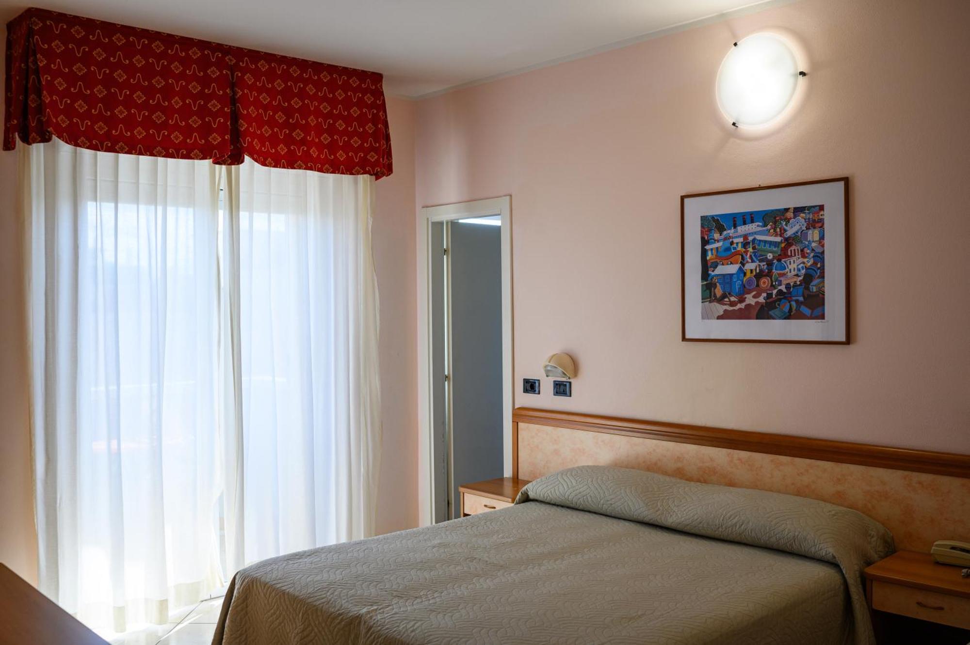 Hotel De Paris Lido Di Savio Exteriör bild
