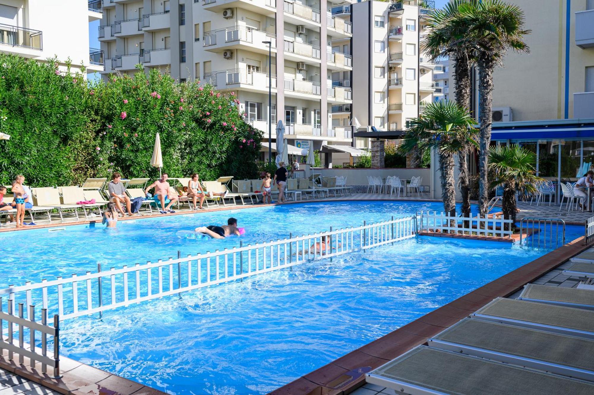 Hotel De Paris Lido Di Savio Exteriör bild
