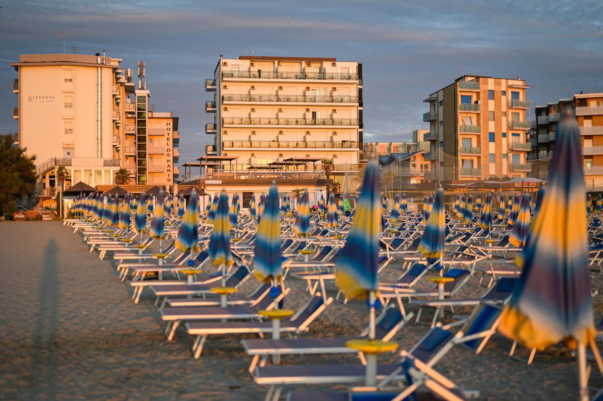 Hotel De Paris Lido Di Savio Exteriör bild
